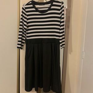 Vintage inspired fit and flare dress! XXL black and white GREAT condition!